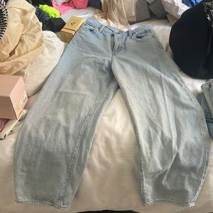 Levi light wash balloon leg